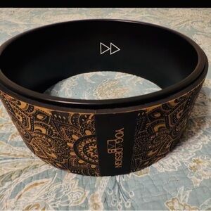 Yoga Design Lab cork yoga wheel, blk/gold, 12x12x5, used but good.